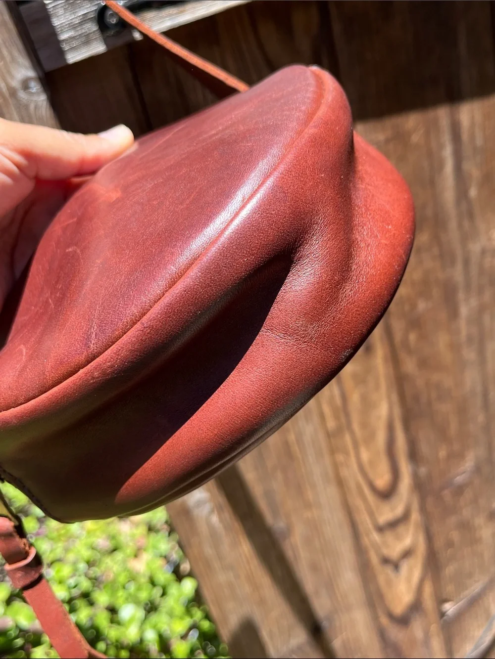 Portland Leather Burgundy Round Leather Messenger Bag - Picture 5 of 10